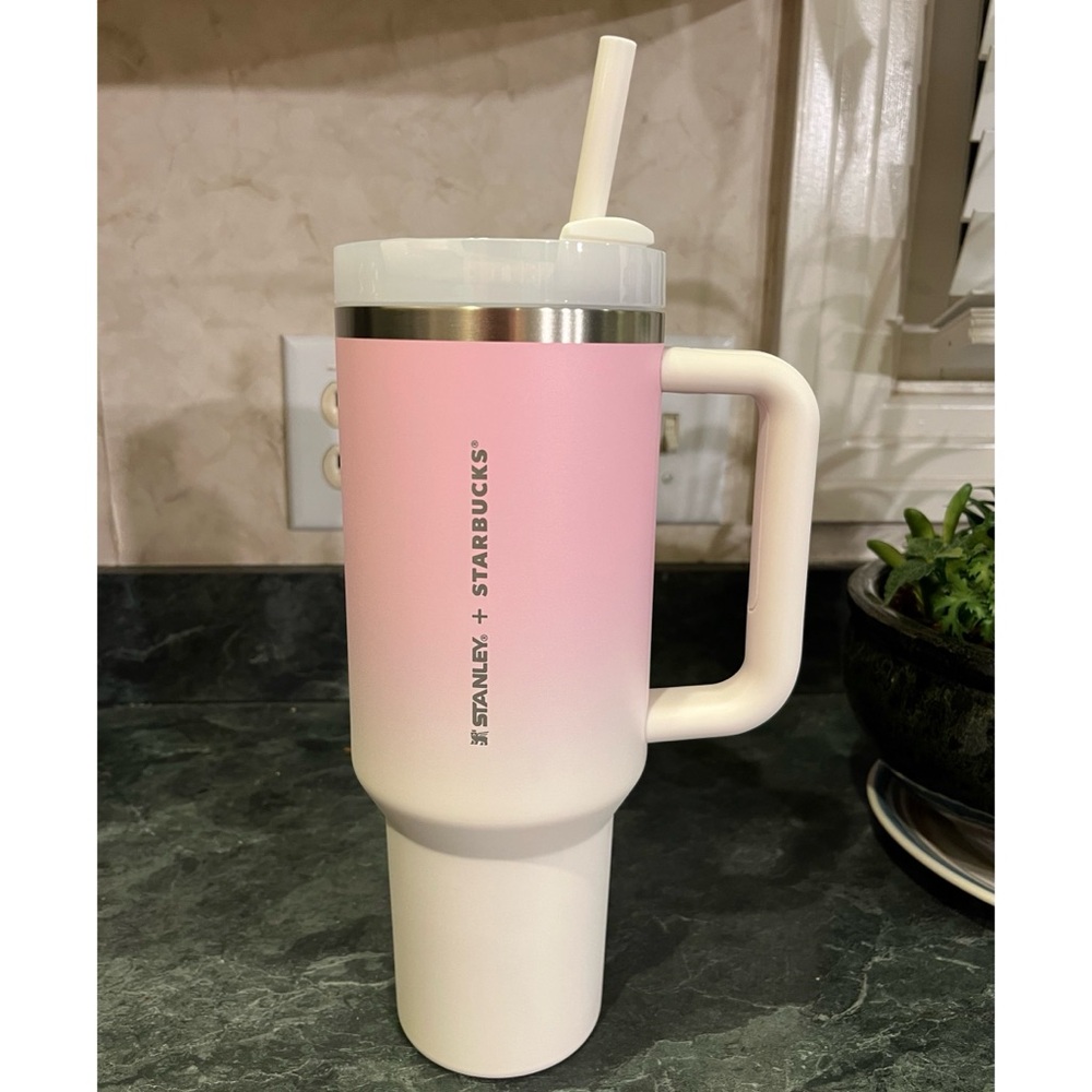 *NWT* Stanley X Starbucks Asia 2026 Jelly Duckies Valentine’s Pink 40 oz Tumbler